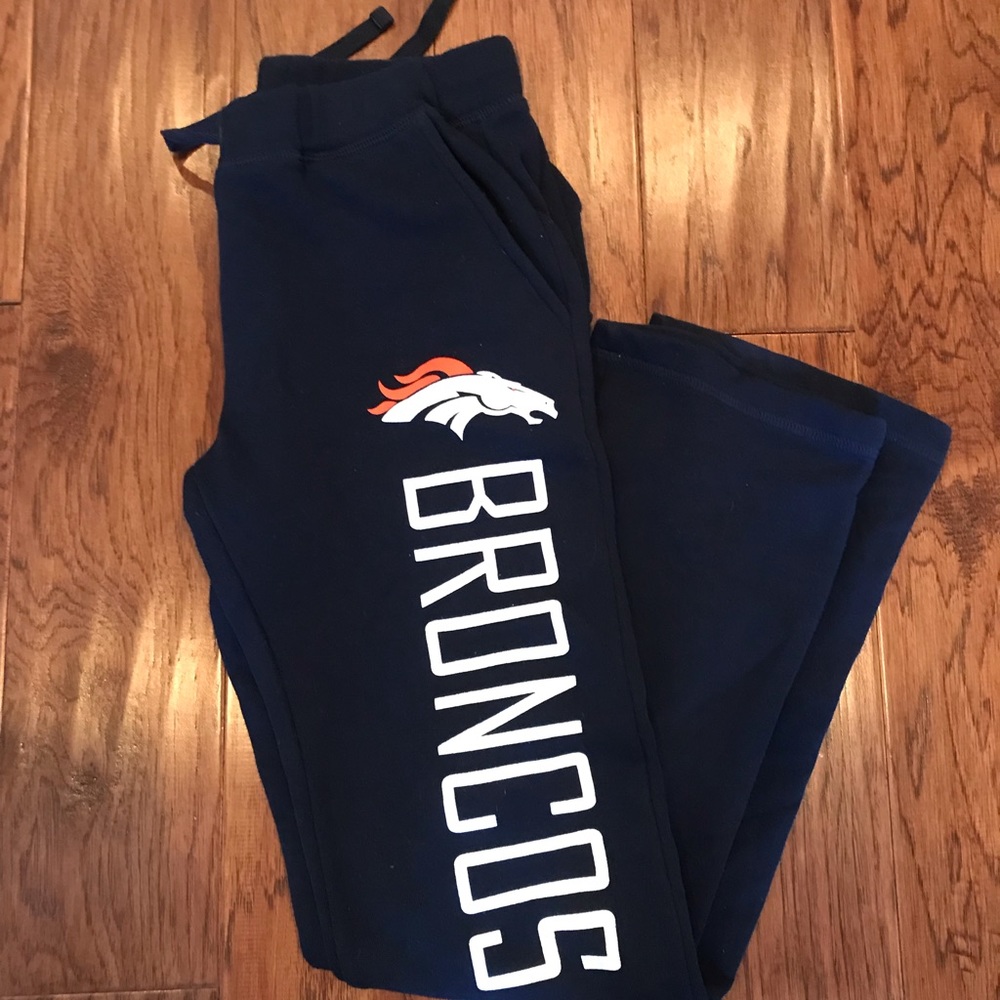 VS Pink women’s Denver Broncos sweats size Small
